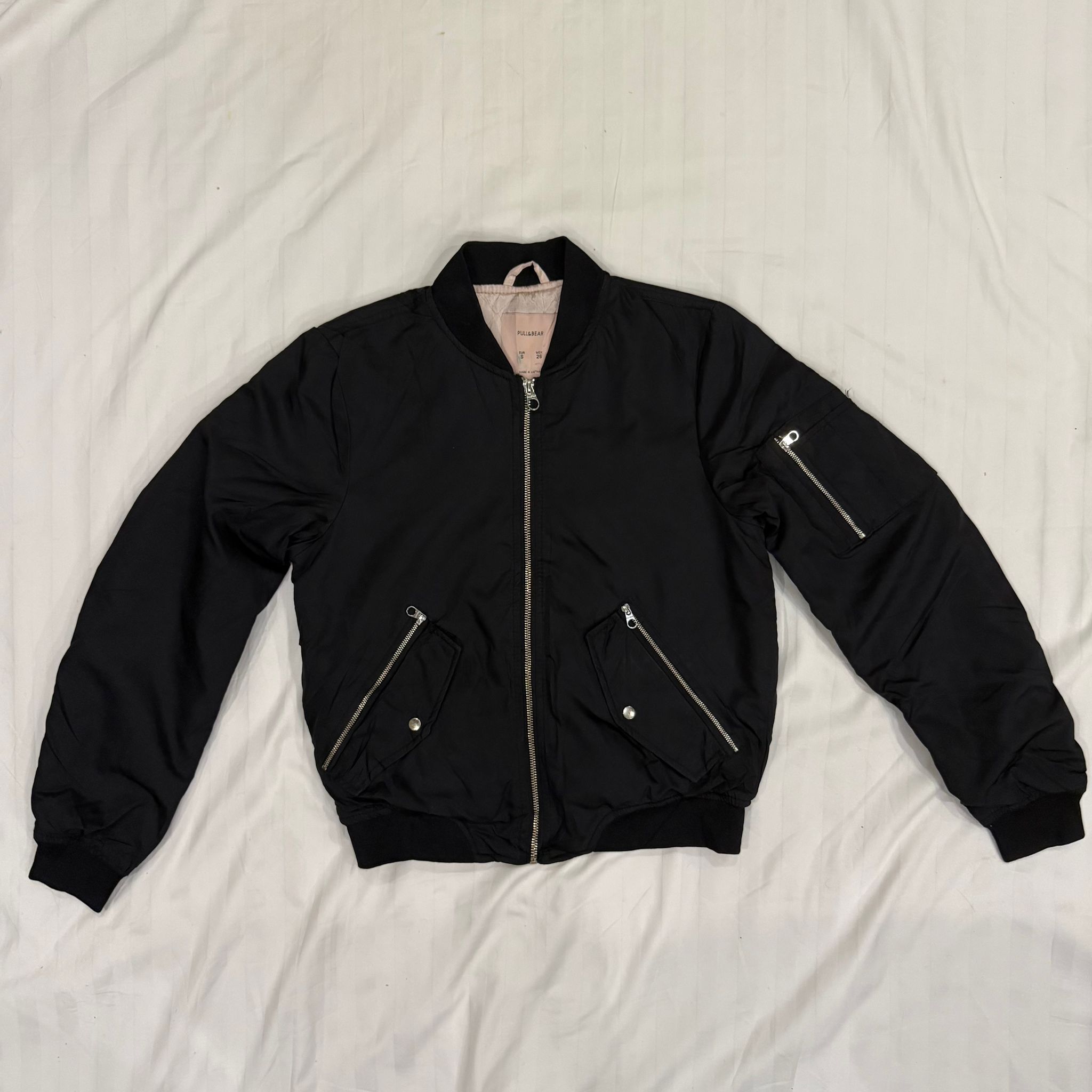 Pull&Bear Women’s cropped bomber jacket size (S)