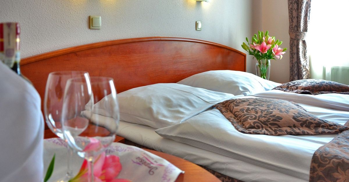 Drømmer du om å ta med partneren din og slappe av på et hotell der du blir skikkelig bortskjemt? I denne konkurransen (avsluttes 30. november!) fra Talkmore kan du vinne et valgfritt hotellopphold verdt 7 500 kroner - du bestemmer!