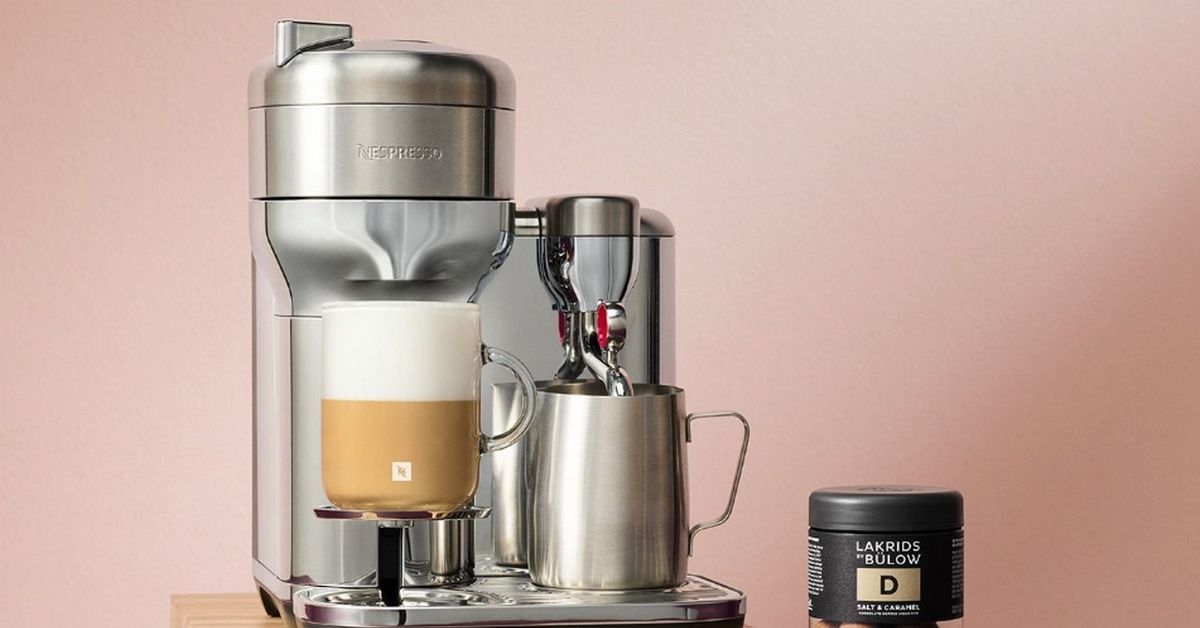 Lakrids by Bülow starter året med en topp konkurranse - der du kan vinne en Vertuo Creatista kaffemaskin fra Nespresso! Verdien på maskinen er hele 8199 kroner - og trekning skjer allerede 13. januar! Det eneste du må svare på er når du nyter din kaffe aller mest!