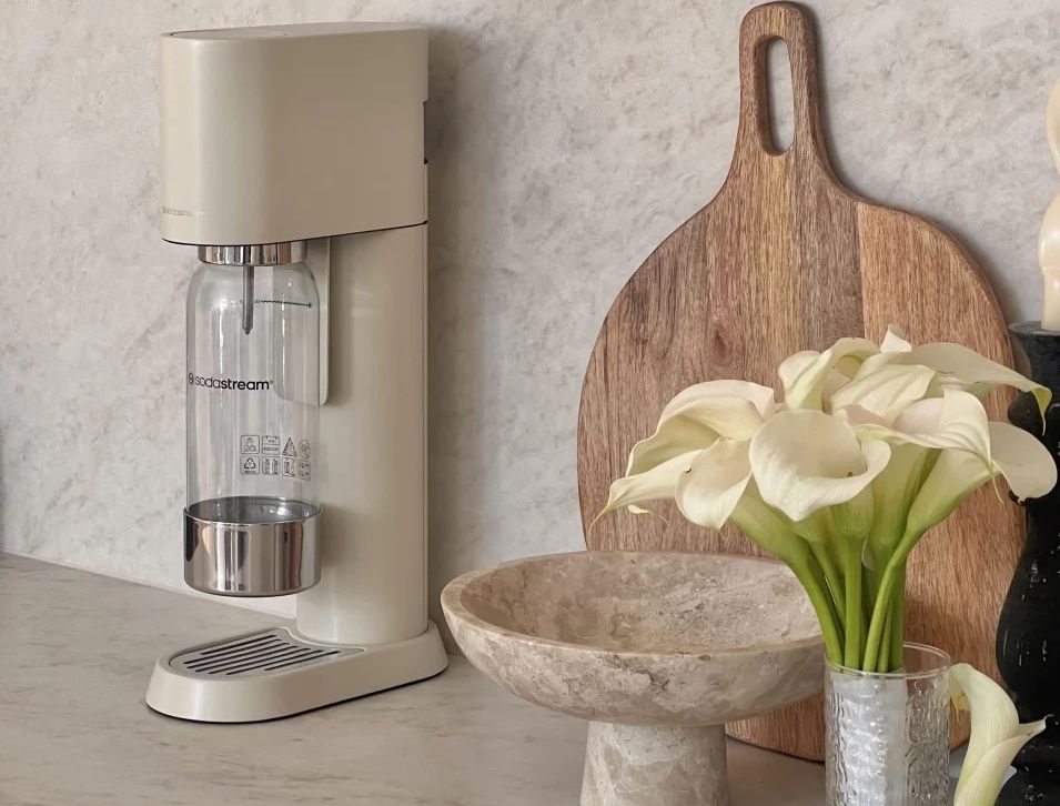 Vinn Sodastream kullsyremaskin med flasker og smak - verdi ca. 2800 kroner