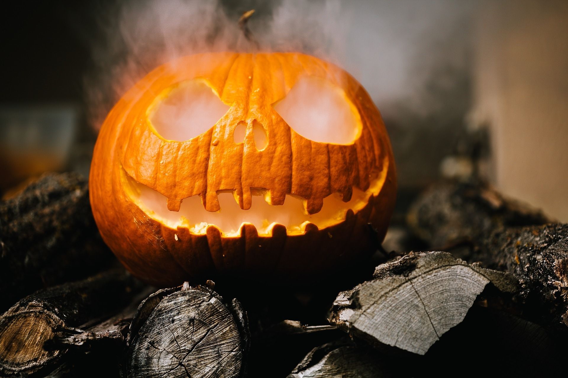 Vær en gnier på Halloween - Slik er du med på moroa uten å ruinere deg!