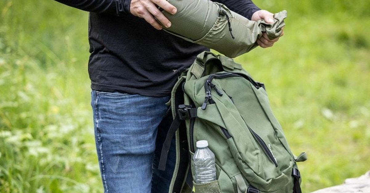 Få Outpack-ryggsekk med selvoppblåsbar sittepute