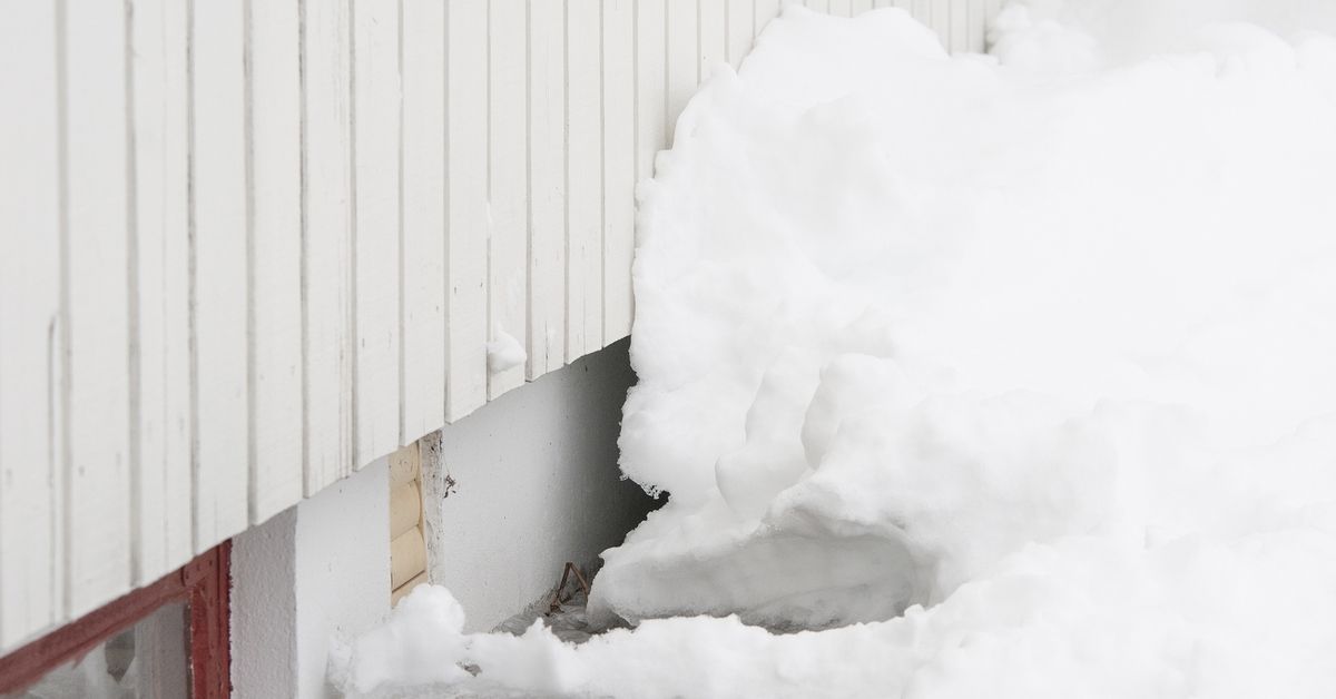 Snø langs fasaden? Fjern den før det blir dyrt