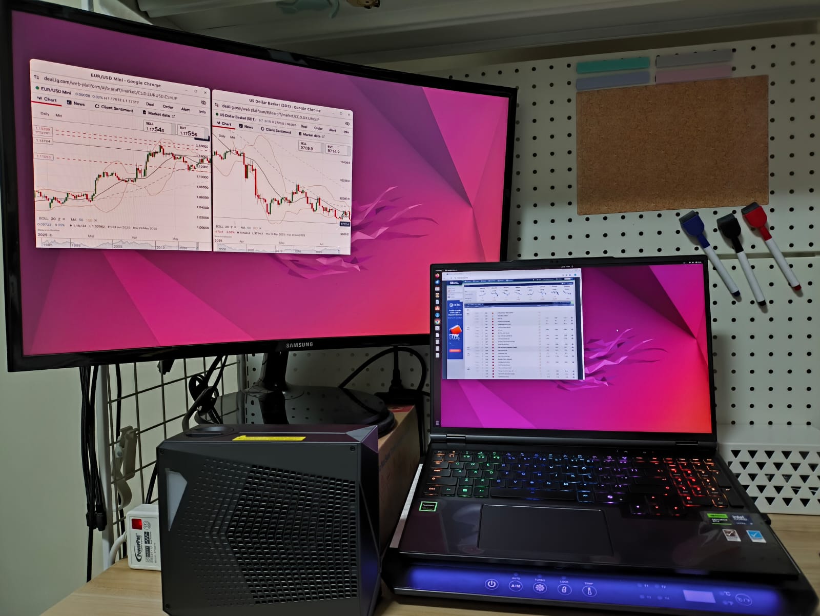 Image showing a laptop displaying the pink ubuntu background with a secondary monitor. 