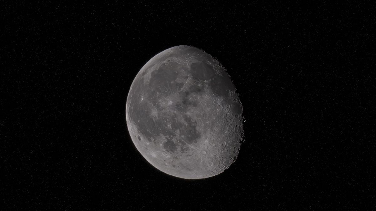 Moon shrinks a few inches per million years as its interior cools, study finds