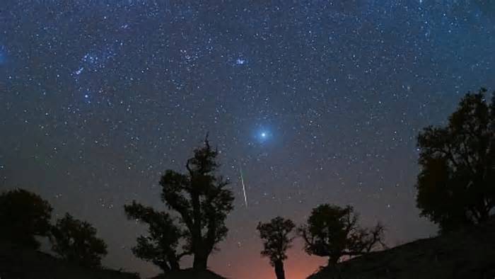 Orionid meteor shower peaks tonight with up to 20 meteors an hour forecast