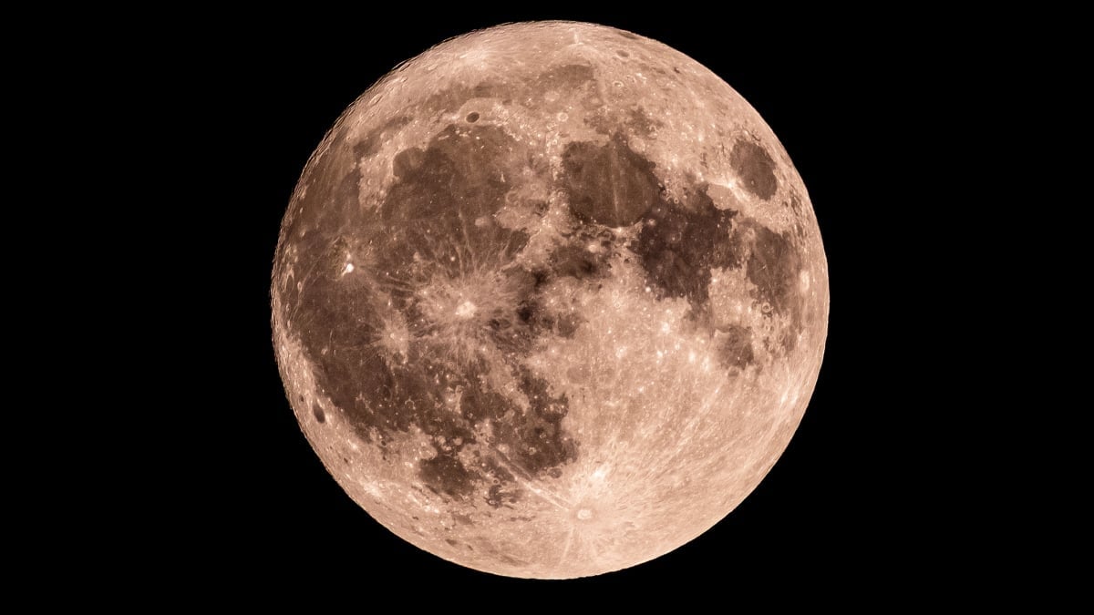 The next full moon falls on November 24.