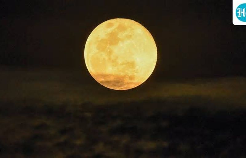 October's Hunter's Moon peaks early October 26, setting up Saturn pairing