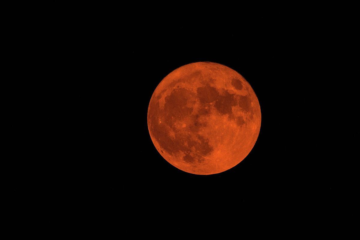 Harvest Moon rises this weekend alongside Saturn, with Neptune a fainter target