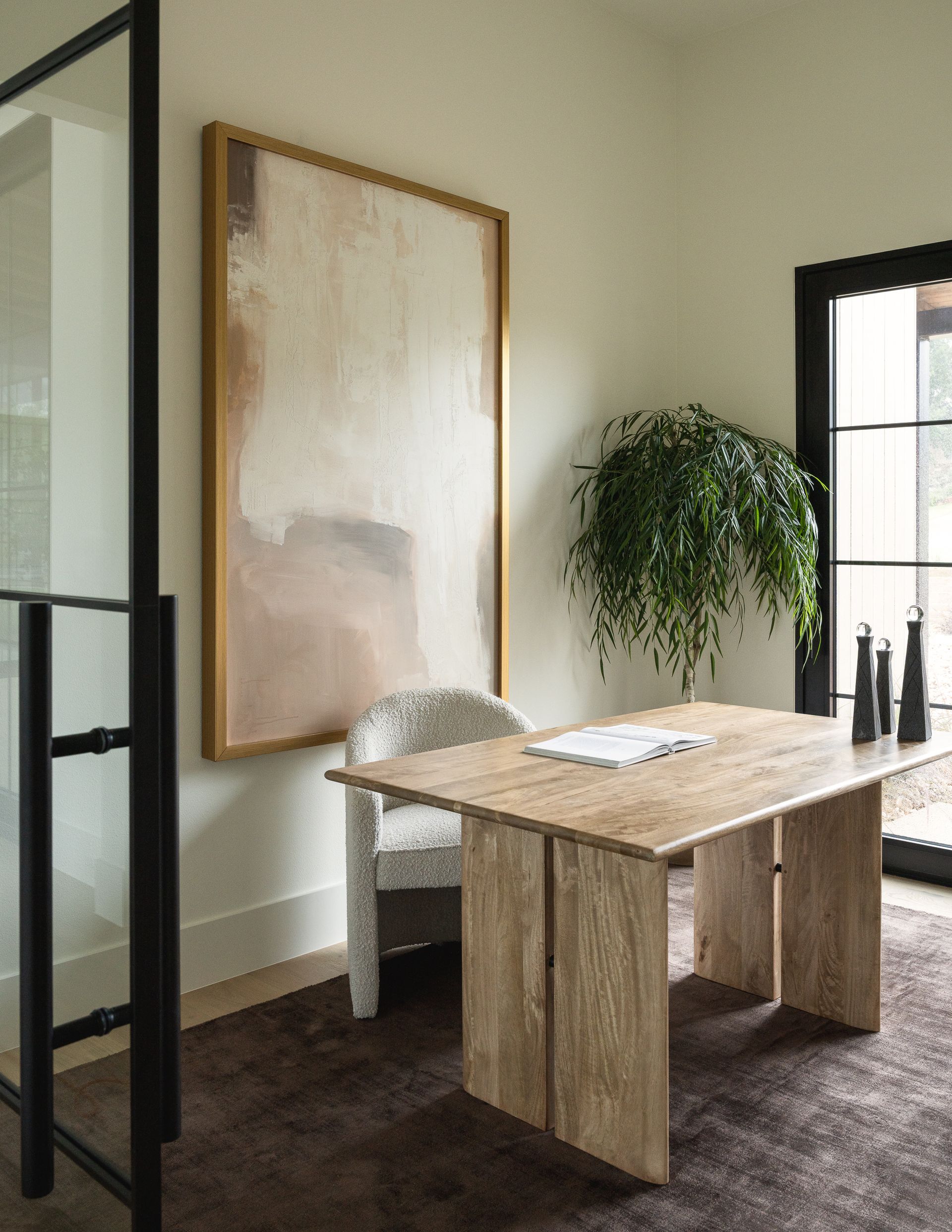 Elite-Austin-Home-Staging-Concierge-Funishing-Texas-Westgate-Loop-Study-1