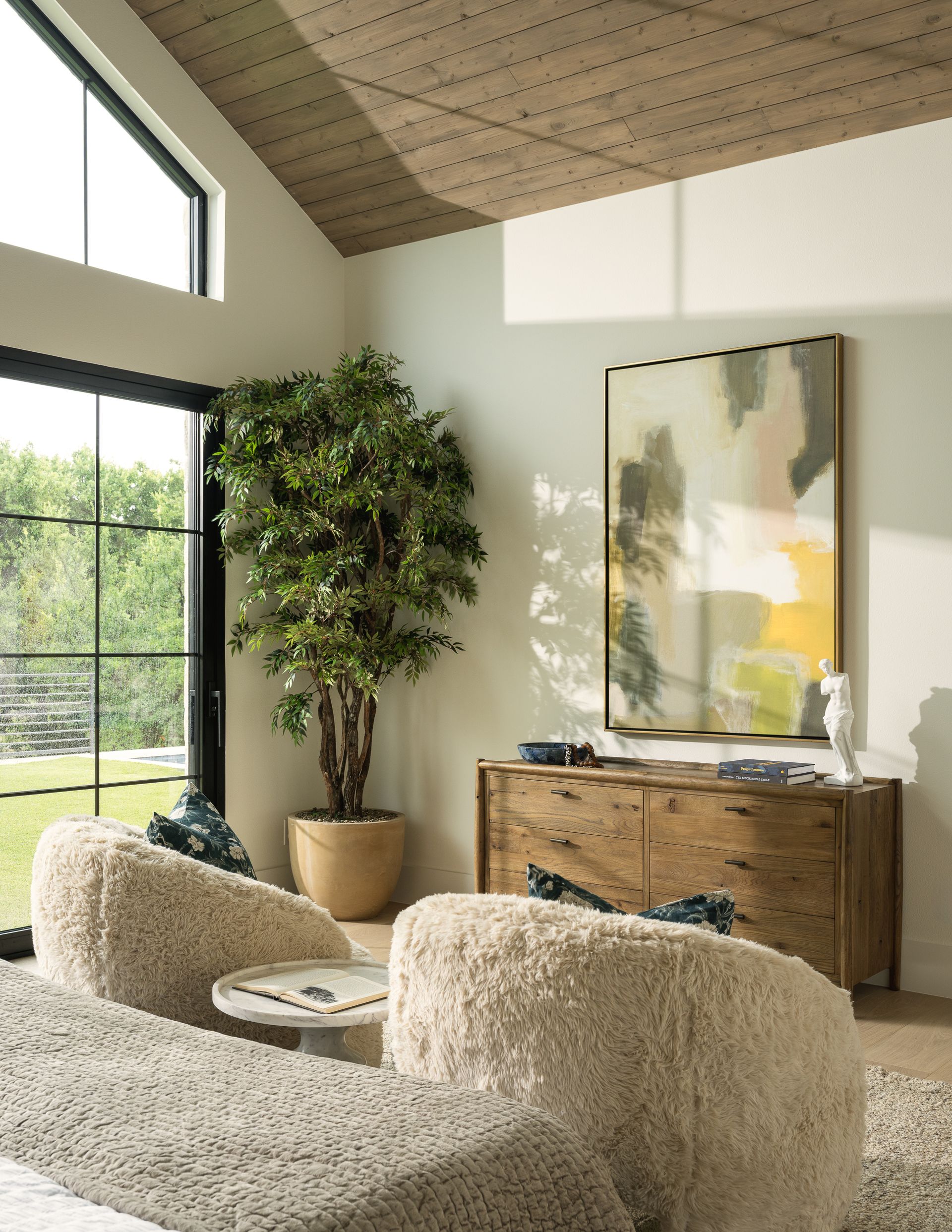 Elite-Austin-Home-Staging-Concierge-Funishing-Texas-Westgate-Loop-Bedroom-4
