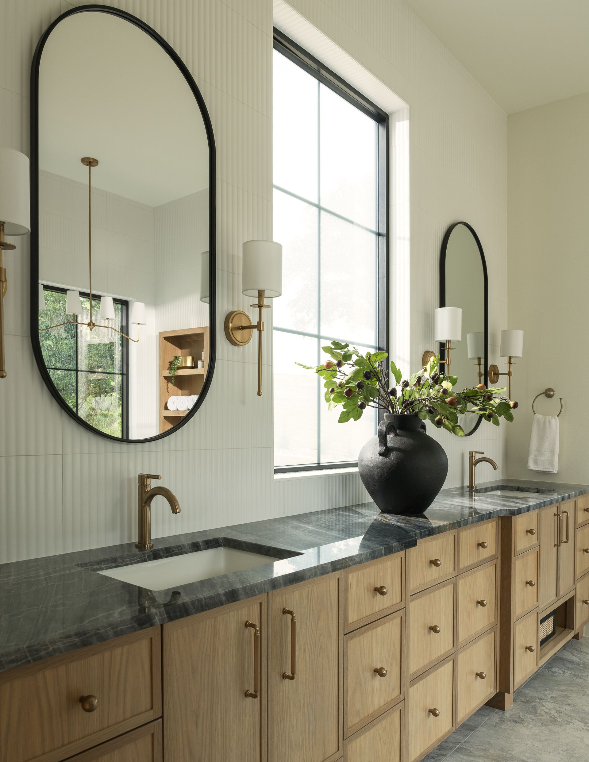 Elite-Austin-Home-Staging-Concierge-Funishing-Texas-Westgate-Loop-Bathroom-3