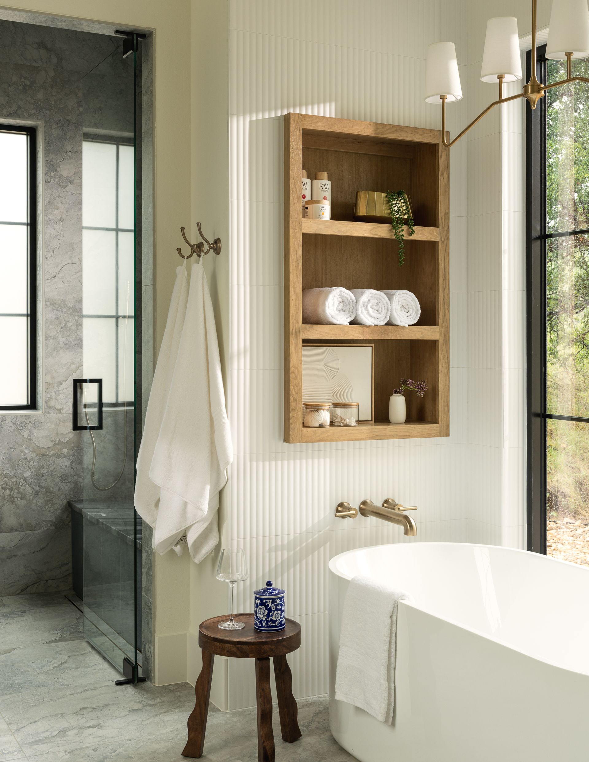 Elite-Austin-Home-Staging-Concierge-Funishing-Texas-Westgate-Loop-Bathroom-4