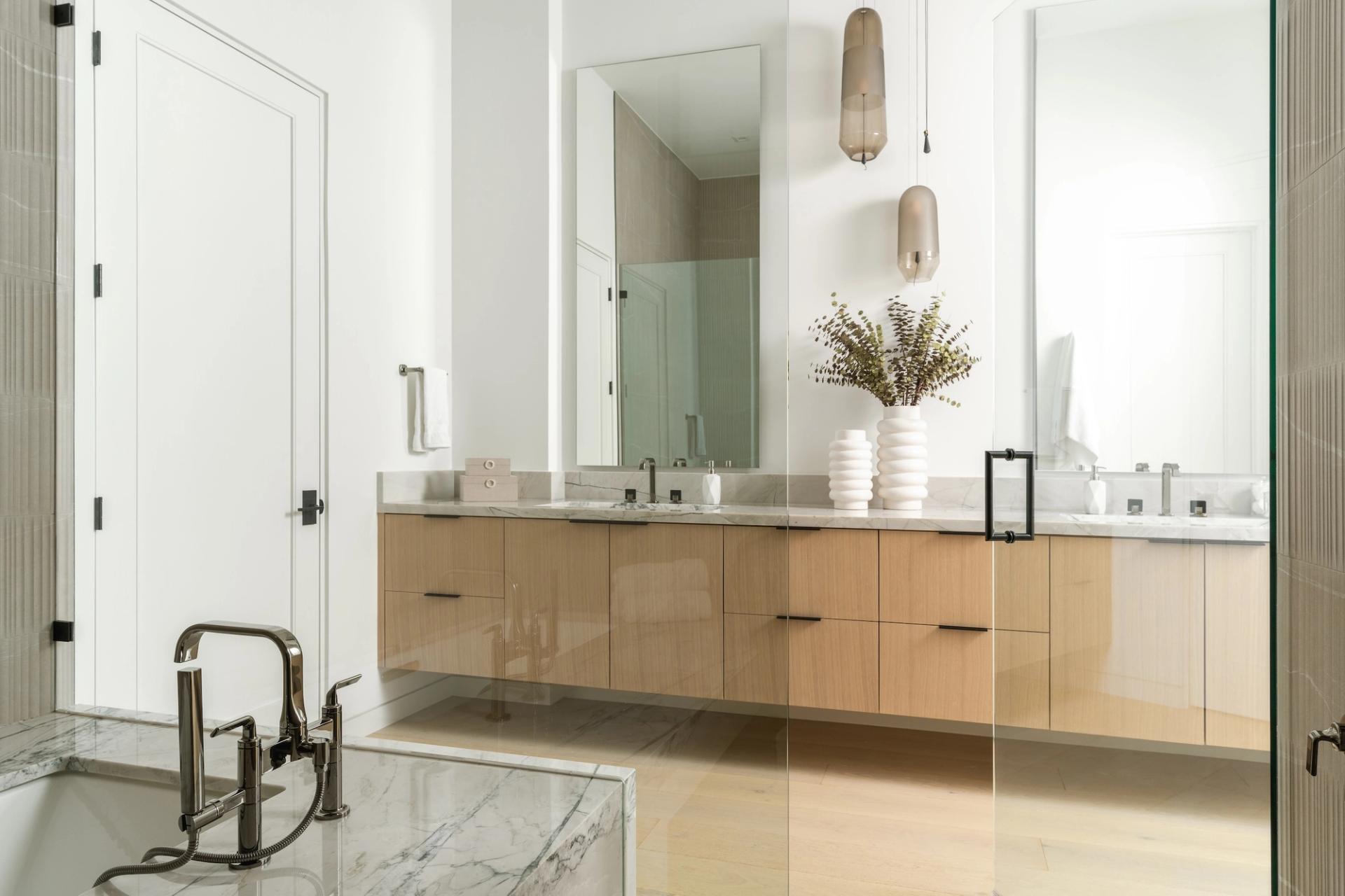 Elite-Austin-Home-Staging-Luxury-Leasing-Texas-6809-Oasis-Pass-Kieran-Wateview-Primary-Bathroom