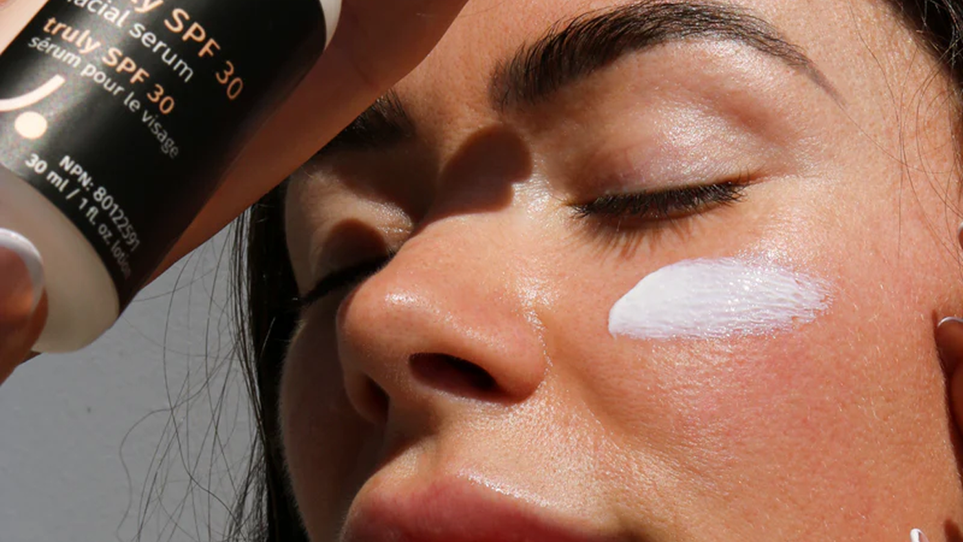 women putting sunscreen