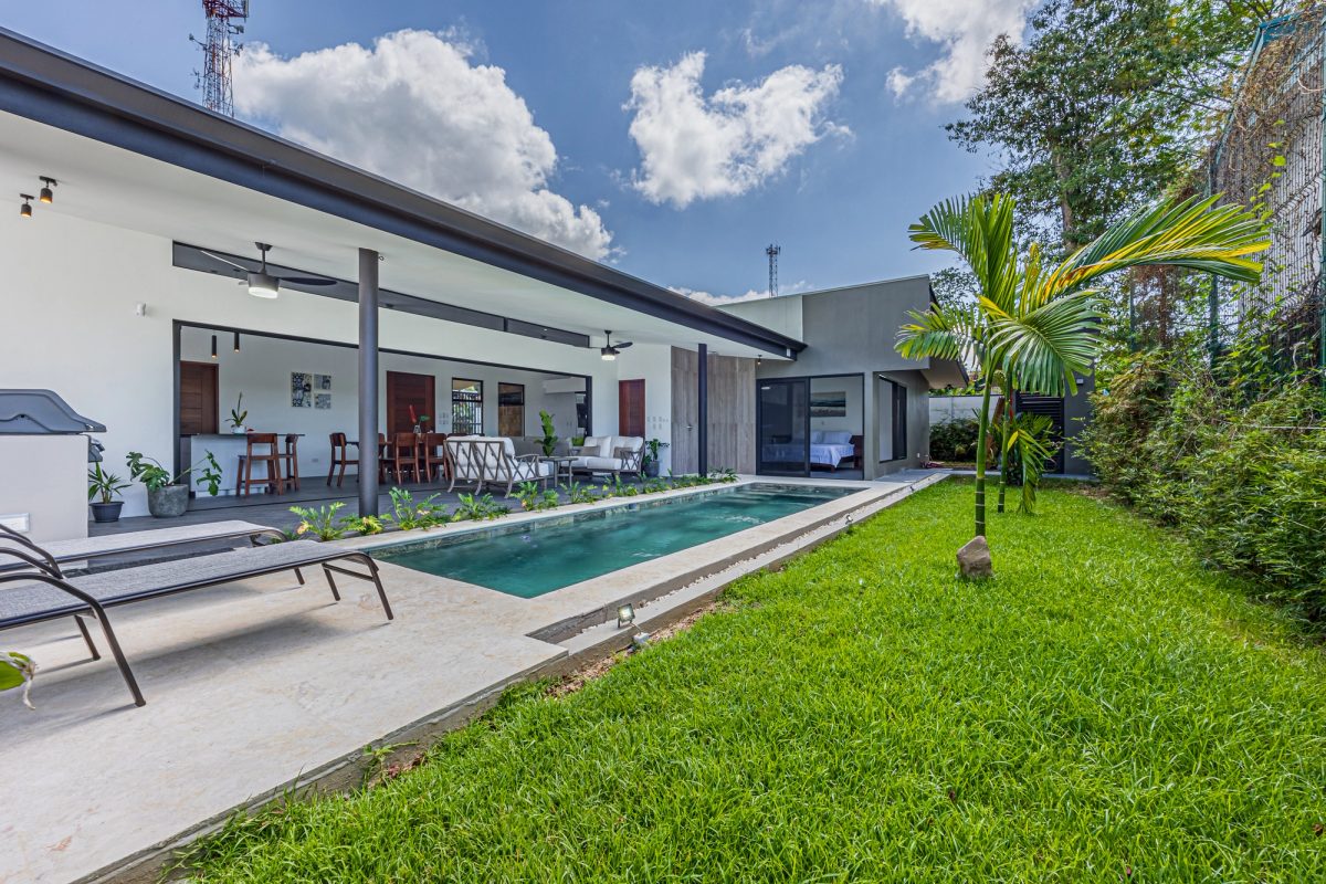 STYLISH 3 BED, 3 BATH BRAND NEW VILLA IN UVITA.