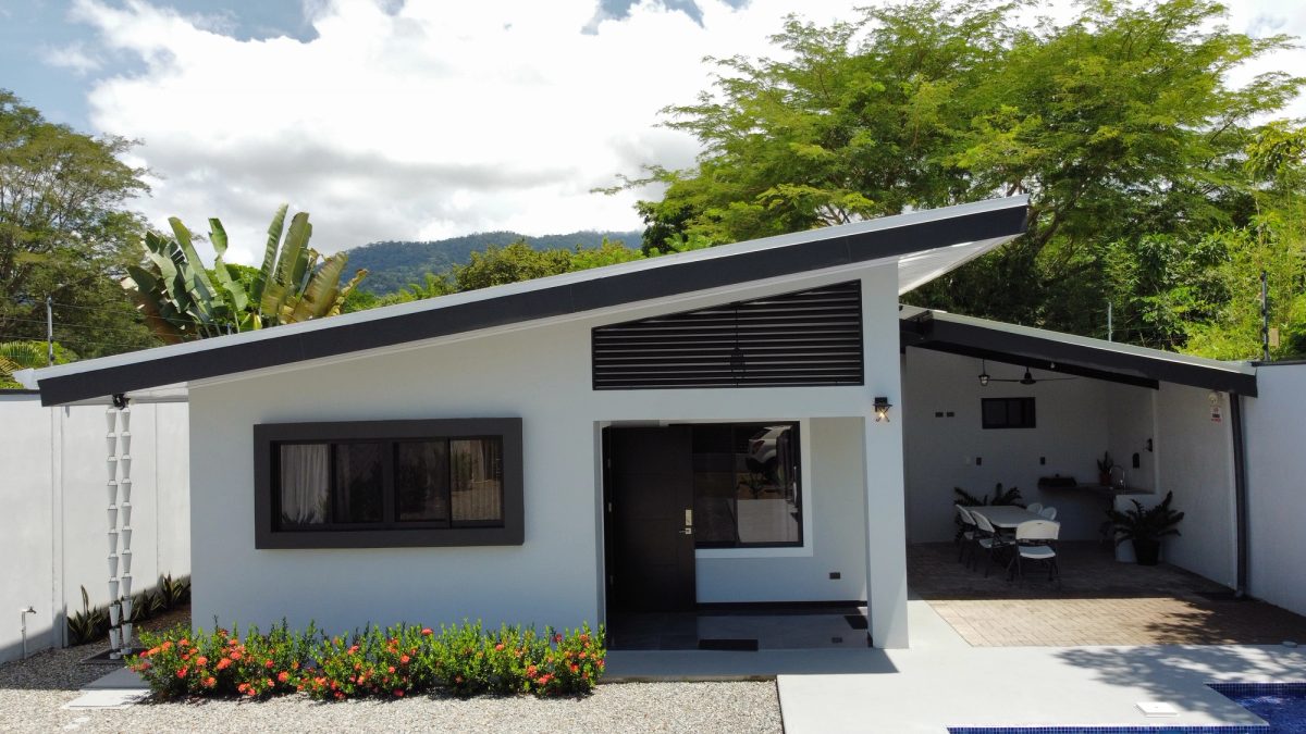 Residence in Bahía Ballena: Expansion Opportunity and Privileged Location!!