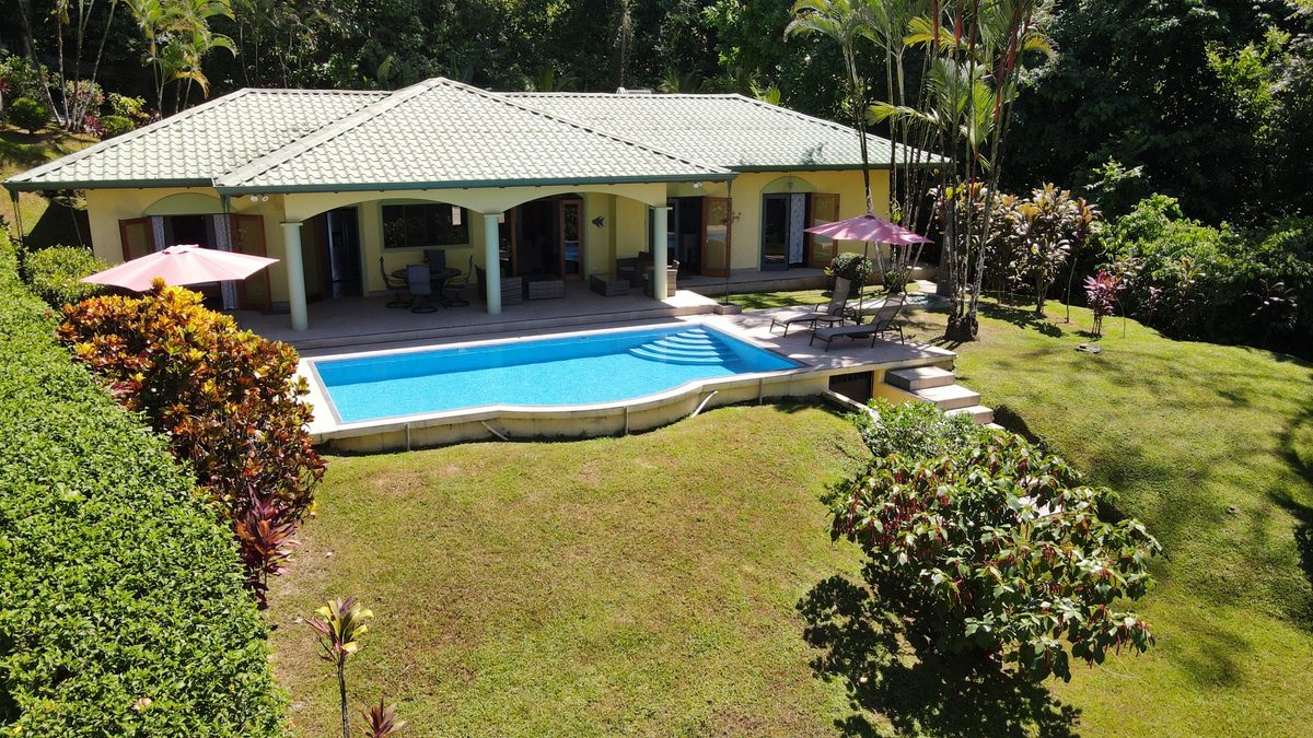 Private 3 Bedroom Jungle Retreat with Ocean Views and Creek
