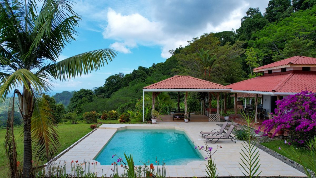 Dream Ocean View Property with Solar Power