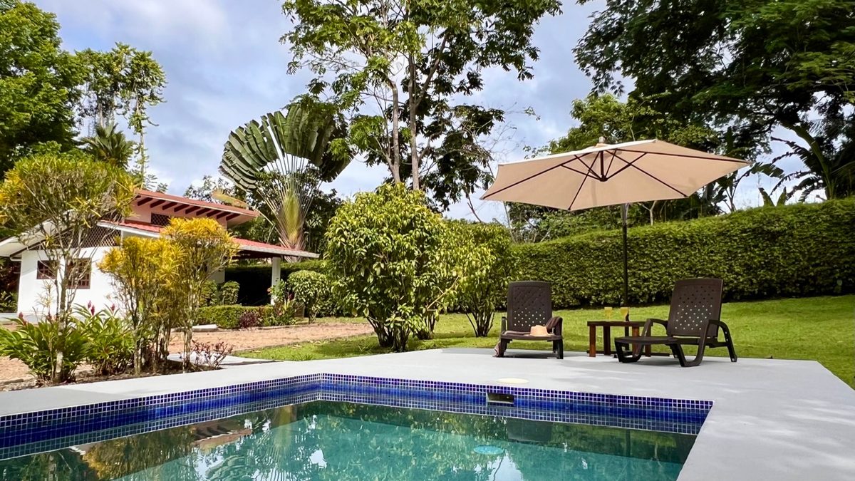 Home, 2 Rental Cabinas & Expansion Potential in Ojochal