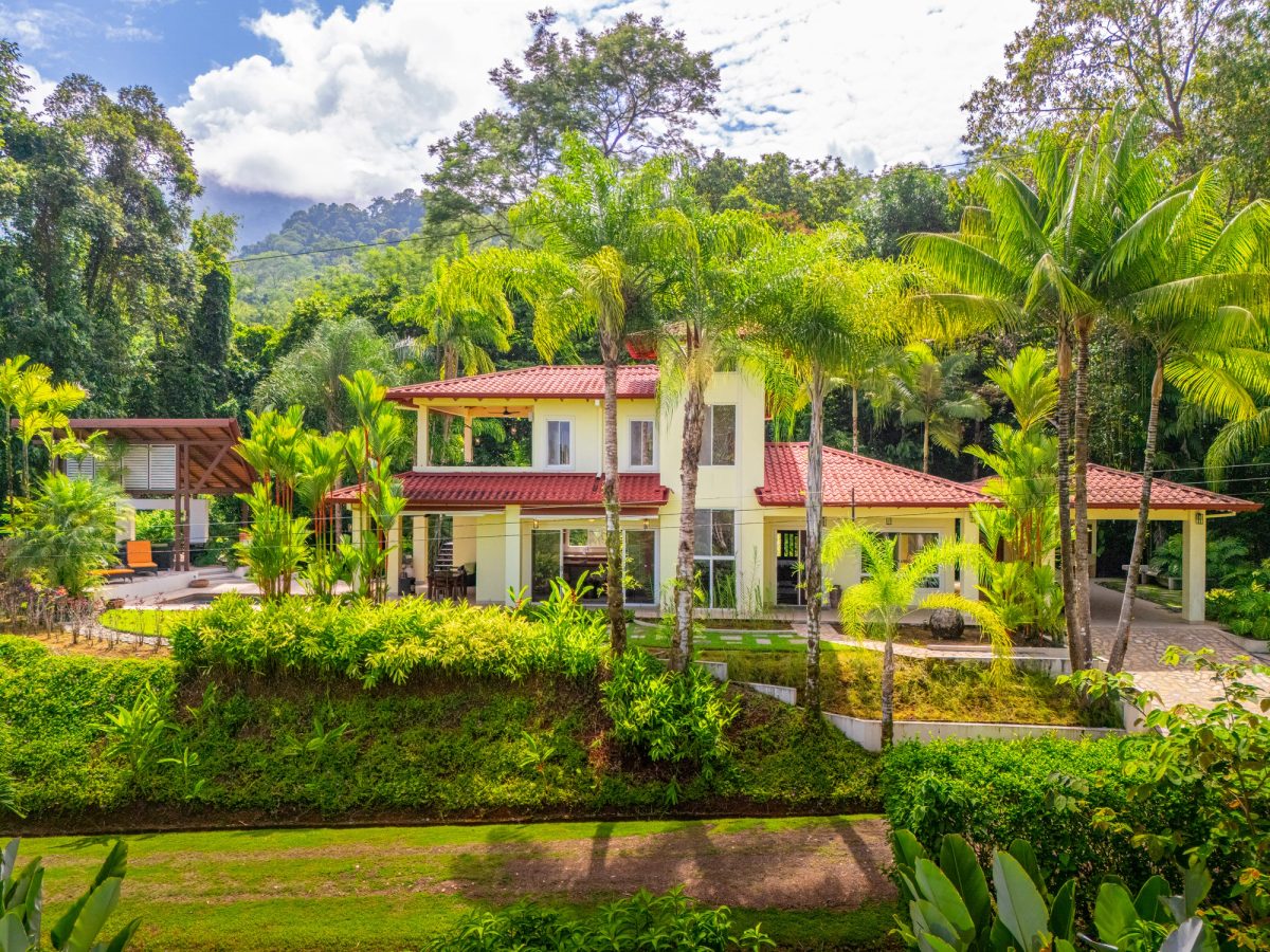 Casa de Orquideas - Mountains, Ocean and Jungle with Privacy In Gated Community, Ojochal
