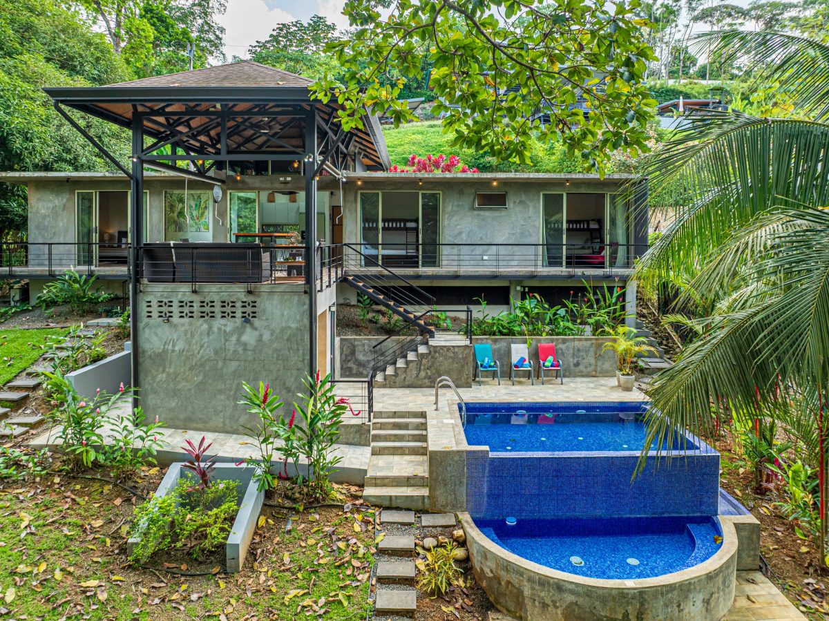 Villa Steps from Uvita, beautiful Beaches, Waterfalls, Restaurants and Tourist Attractions.