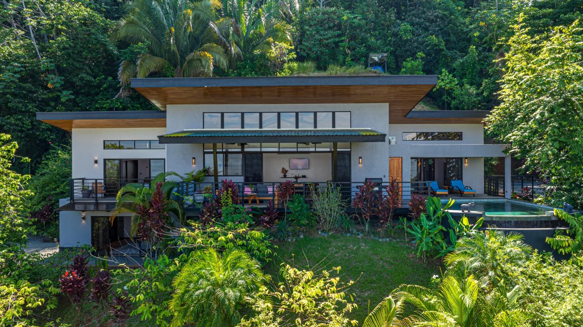 Casa Markissa – Luxury Oceanview Villa with Proven Rental Income.