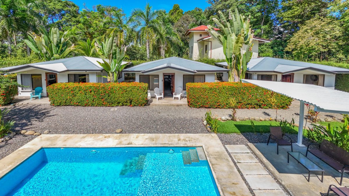 Tropical 3-Cabin Home with Pool and Gardens in the Heart of Uvita