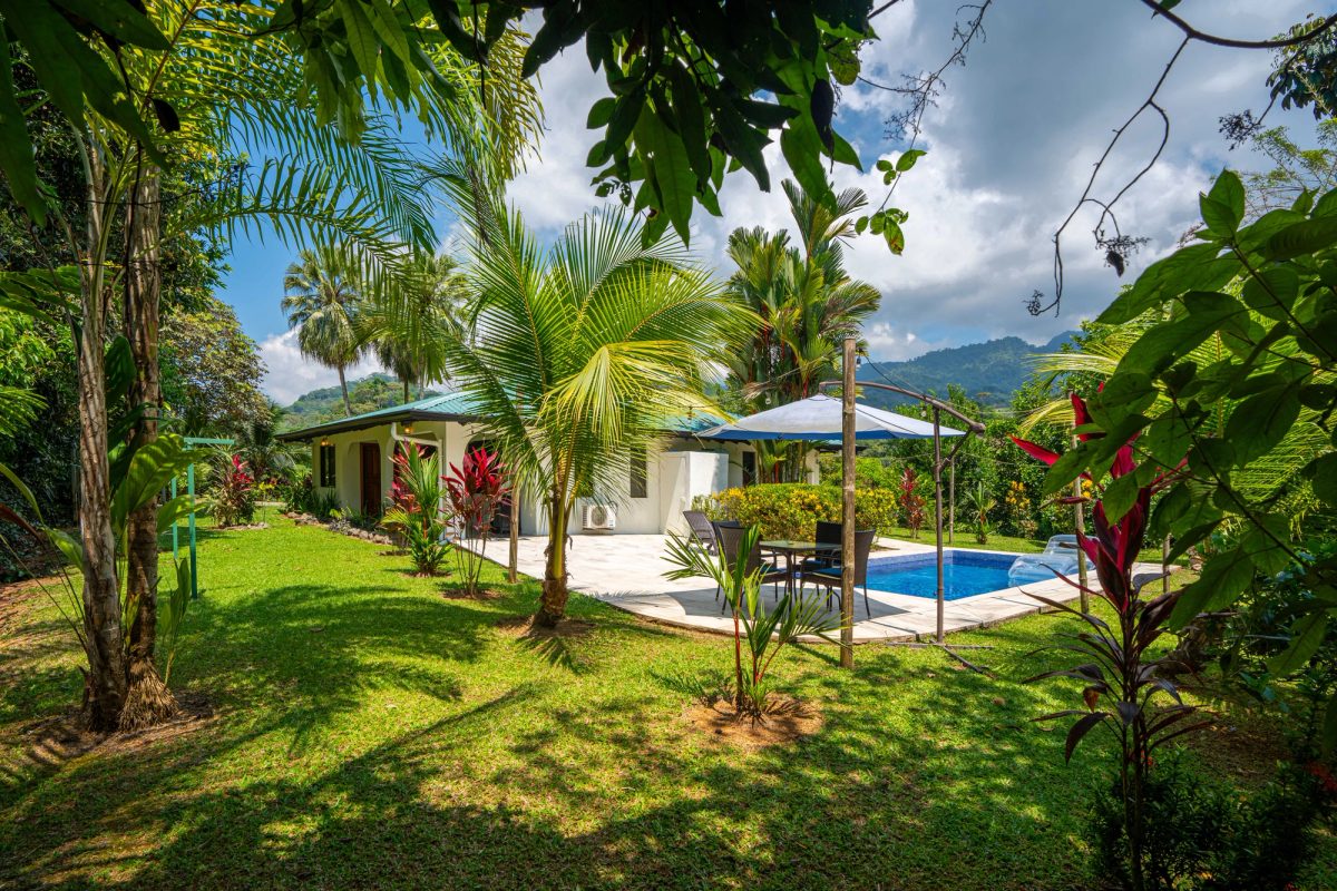 Beautiful Casa Tucán Escape, Tres Rios, Gorgeous Mountain View with Room to Build!