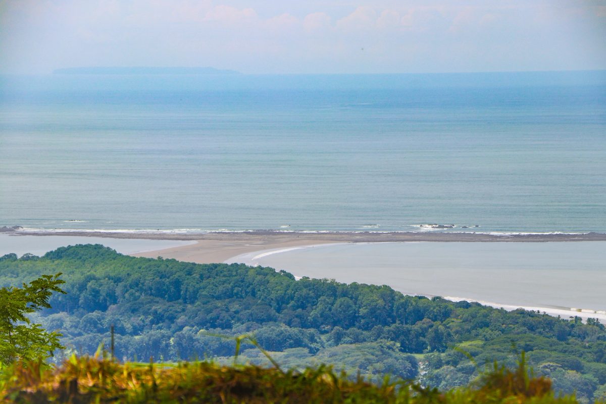 Large Uvita Lot With Whale’s Tail Ocean Views, Sunsets & Legal Water – Ready to Build!