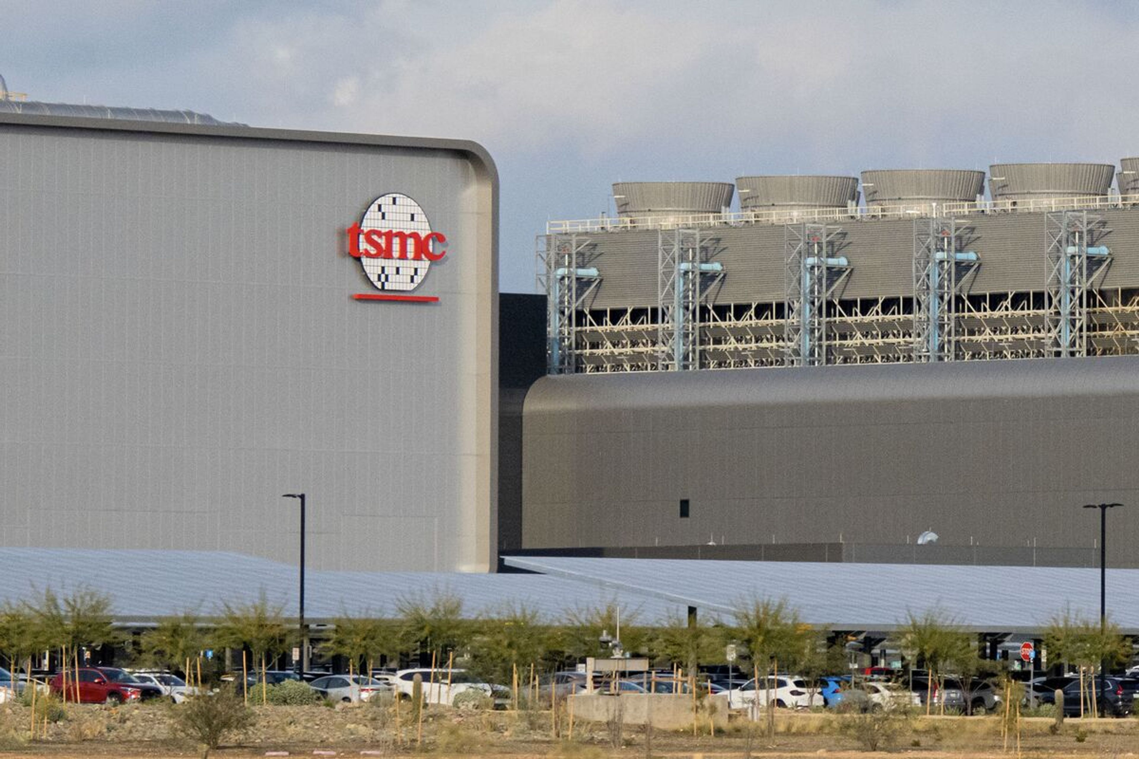 TSMC semiconductor facility in Arizona with American and Taiwanese flags symbolizing global chip collaboration.