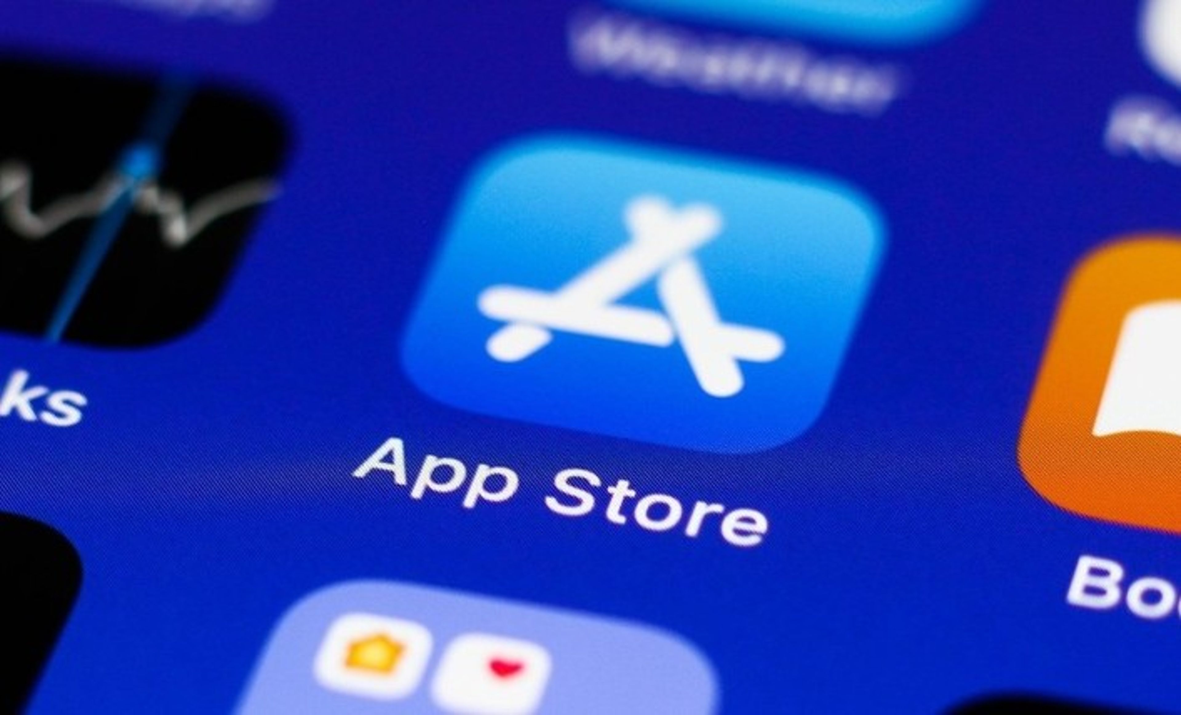 Illustration depicting the evolving payment landscape between Apple App Store policies and Patreon’s billing adjustments.