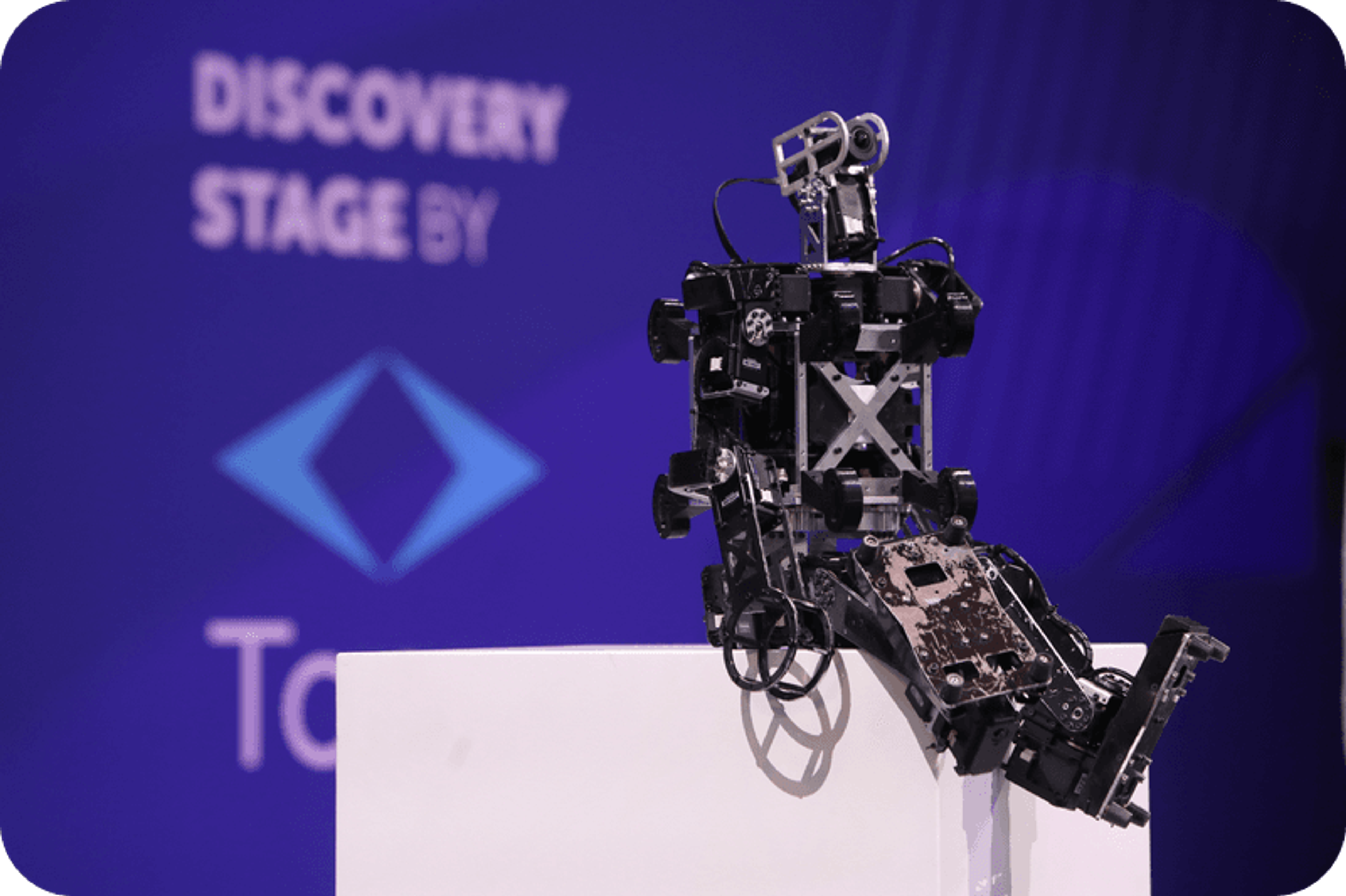 VivaTech 2025 Innovation of the Year Award ceremony highlighting the winning startup on stage at Paris Expo Porte de Versailles.