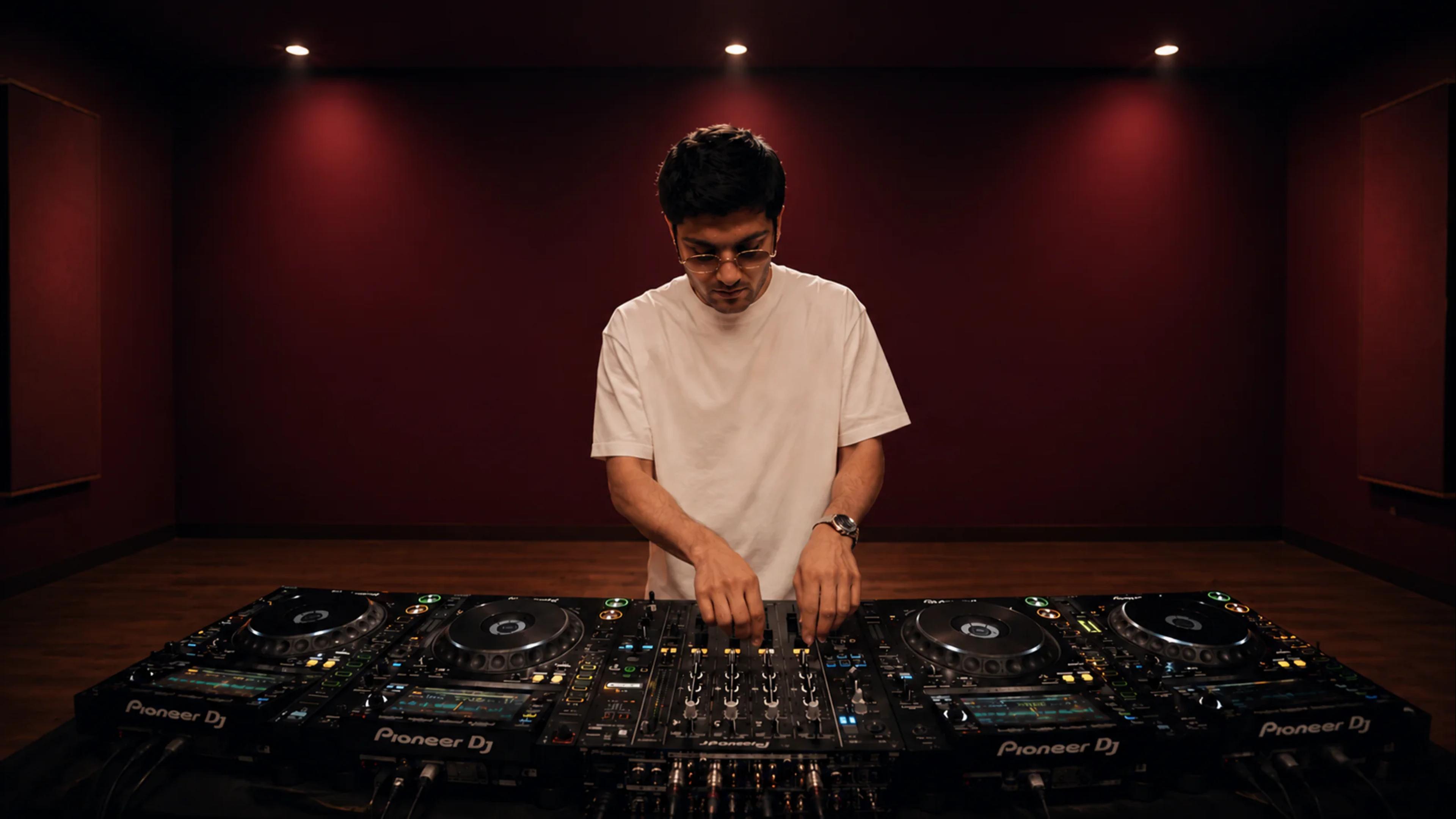 DJ