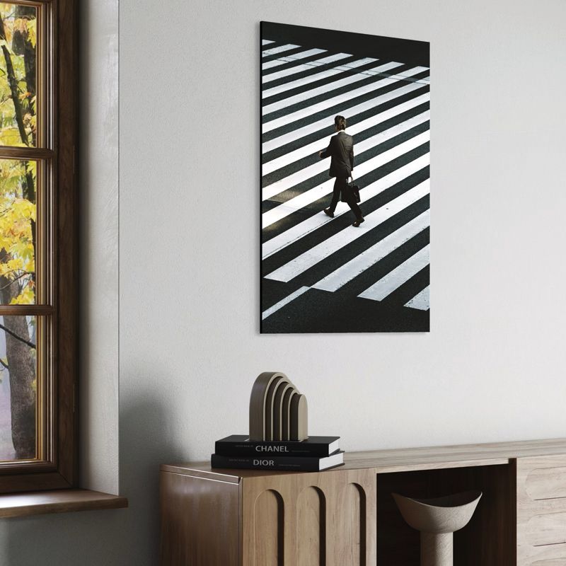 Schwarzweiß-Foto auf gebürstetem Aluminium