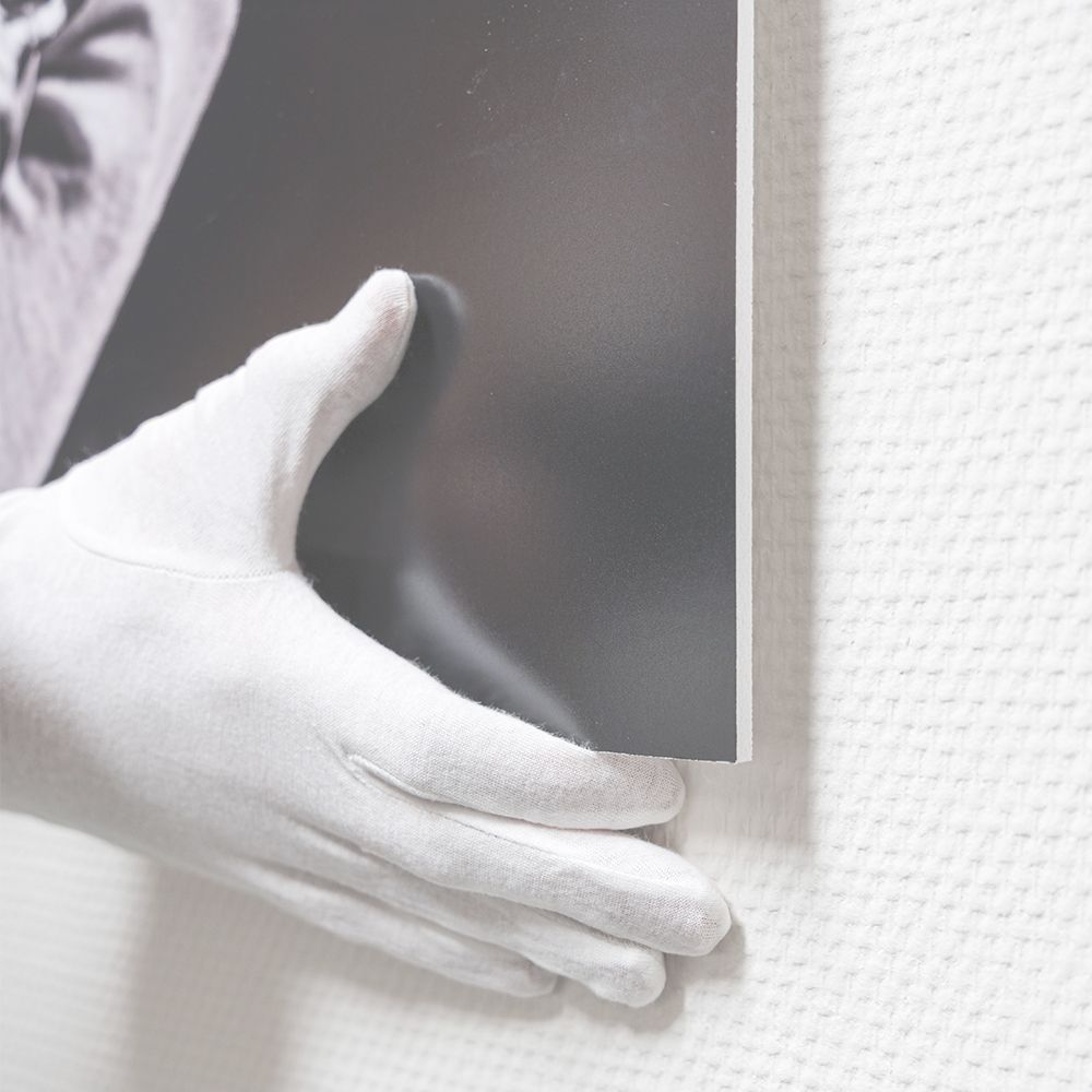 Forex-Foto mit Handschuhen montieren