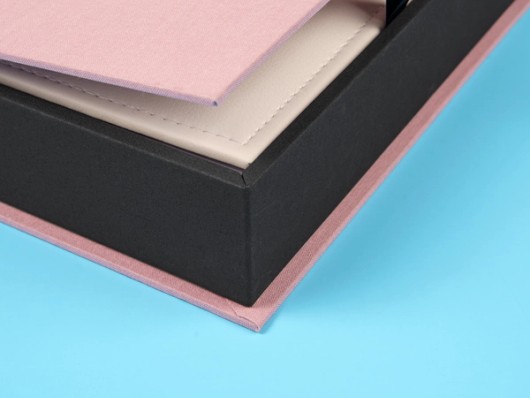 Maßgefertigte Aufbewahrungsbox mit Fotobuch