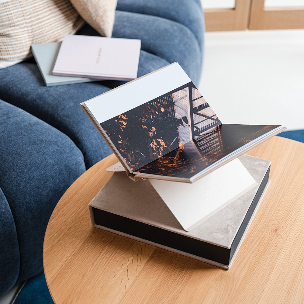 Aufgeschlagenes Premium-Fotobuch