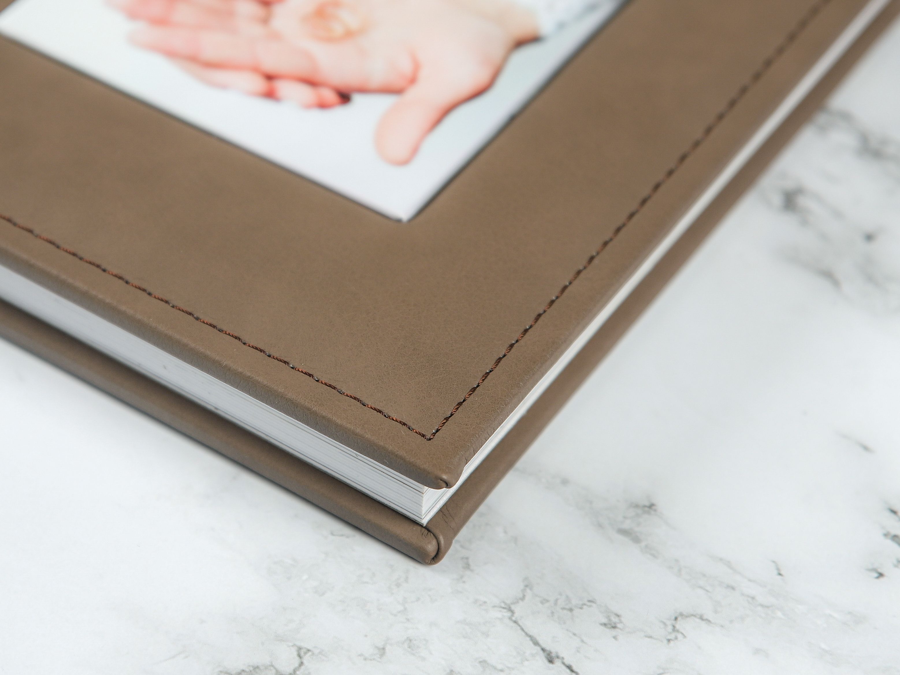 Ecke eines luxuriösen Hochzeitsalbums