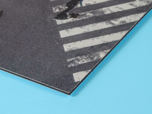 Direktdruck auf gebürstetem Aluminium