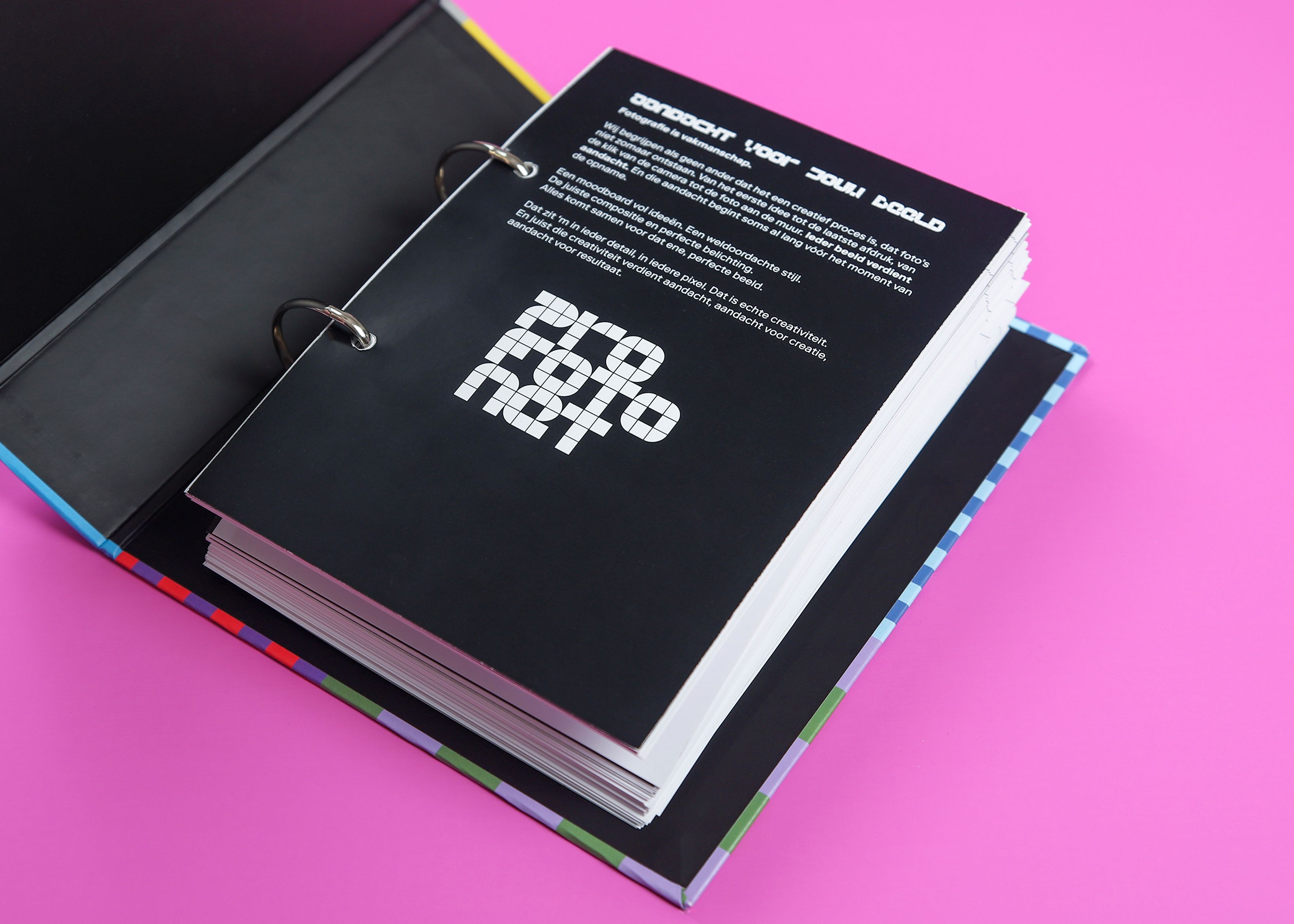 Geöffnete Musterbox für Fotobücher