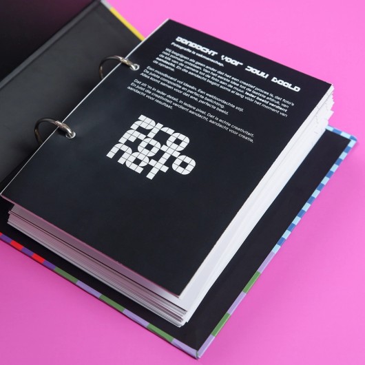 Geöffnete Musterbox für Fotobücher