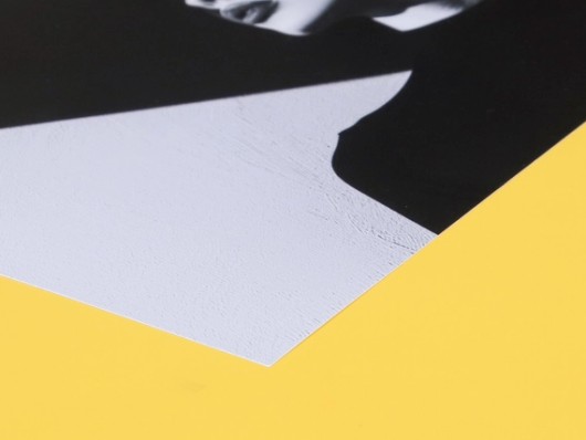 Schwarzweiß-Fotoabzug aus der Ecke fotografiert