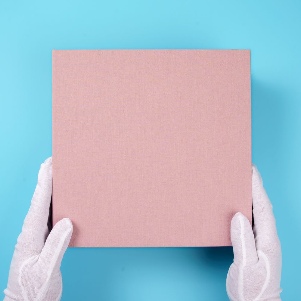 Maßgefertigte Aufbewahrungsbox mit blauem Fotobuch