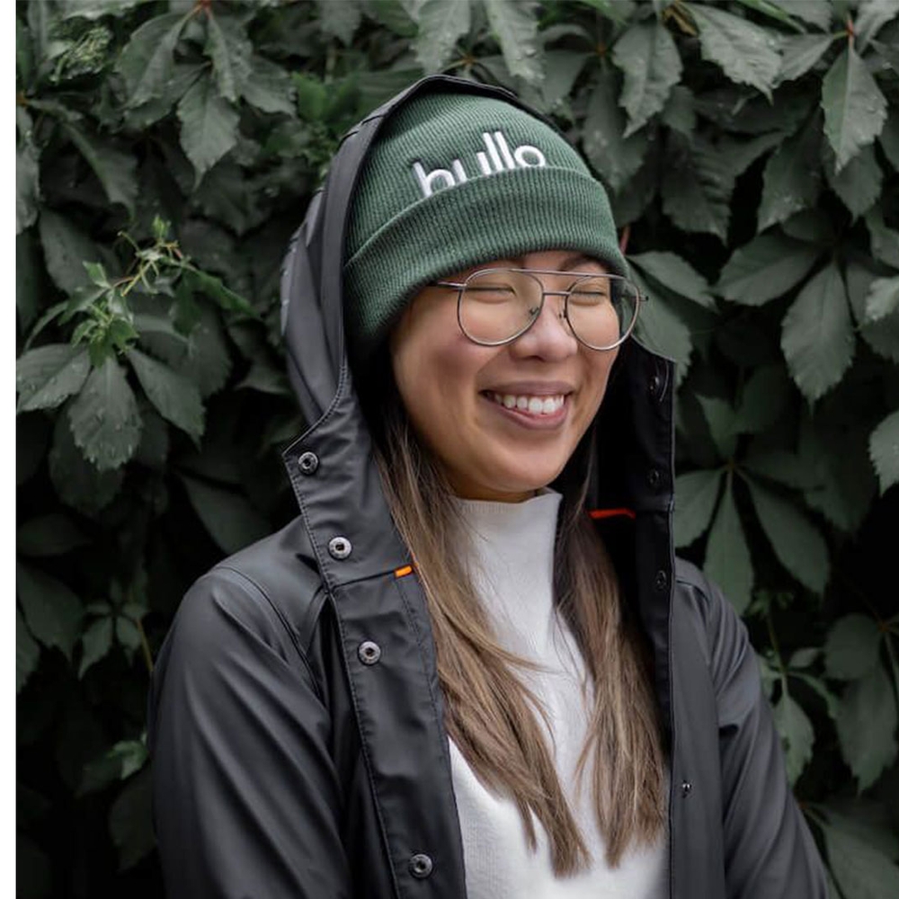 Women wearing hullo hat.