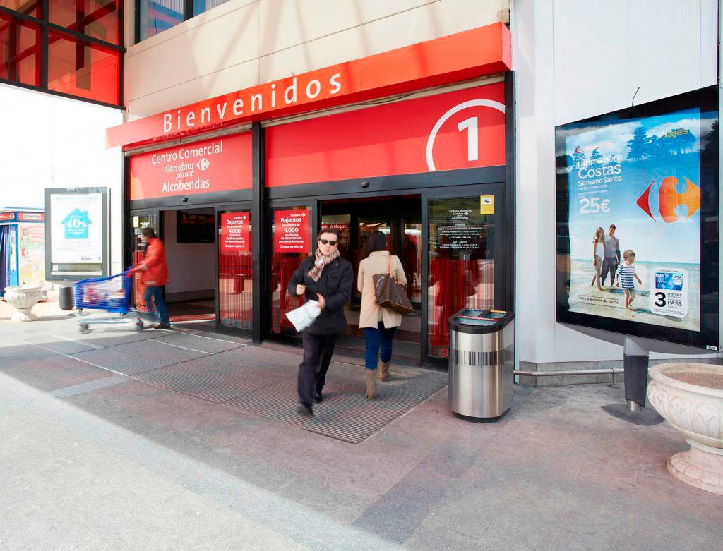 Mupi papel en centros comerciales