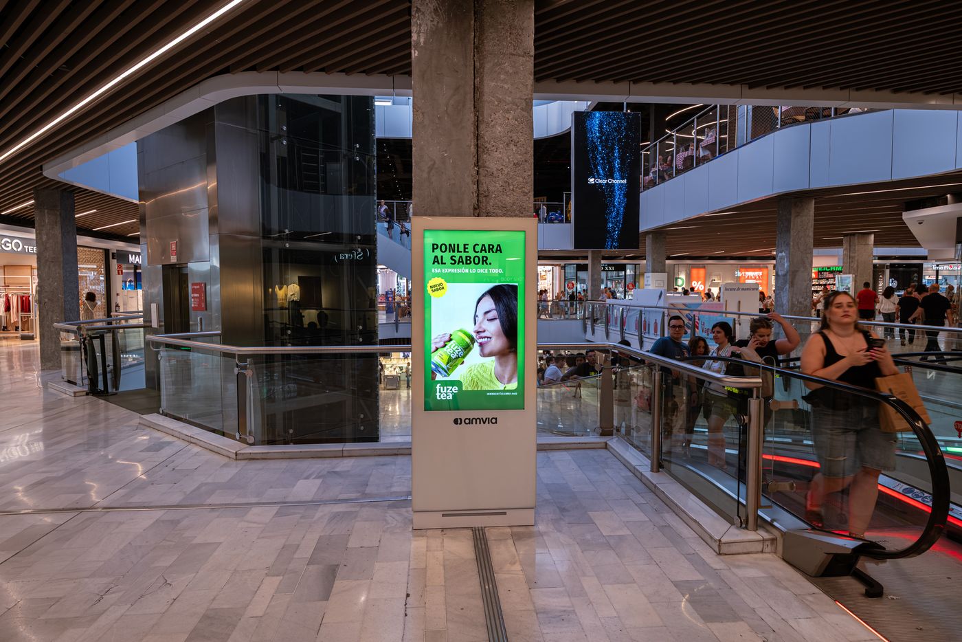 FUZE TEA - Mupi en Centros Comerciales · AMVIA