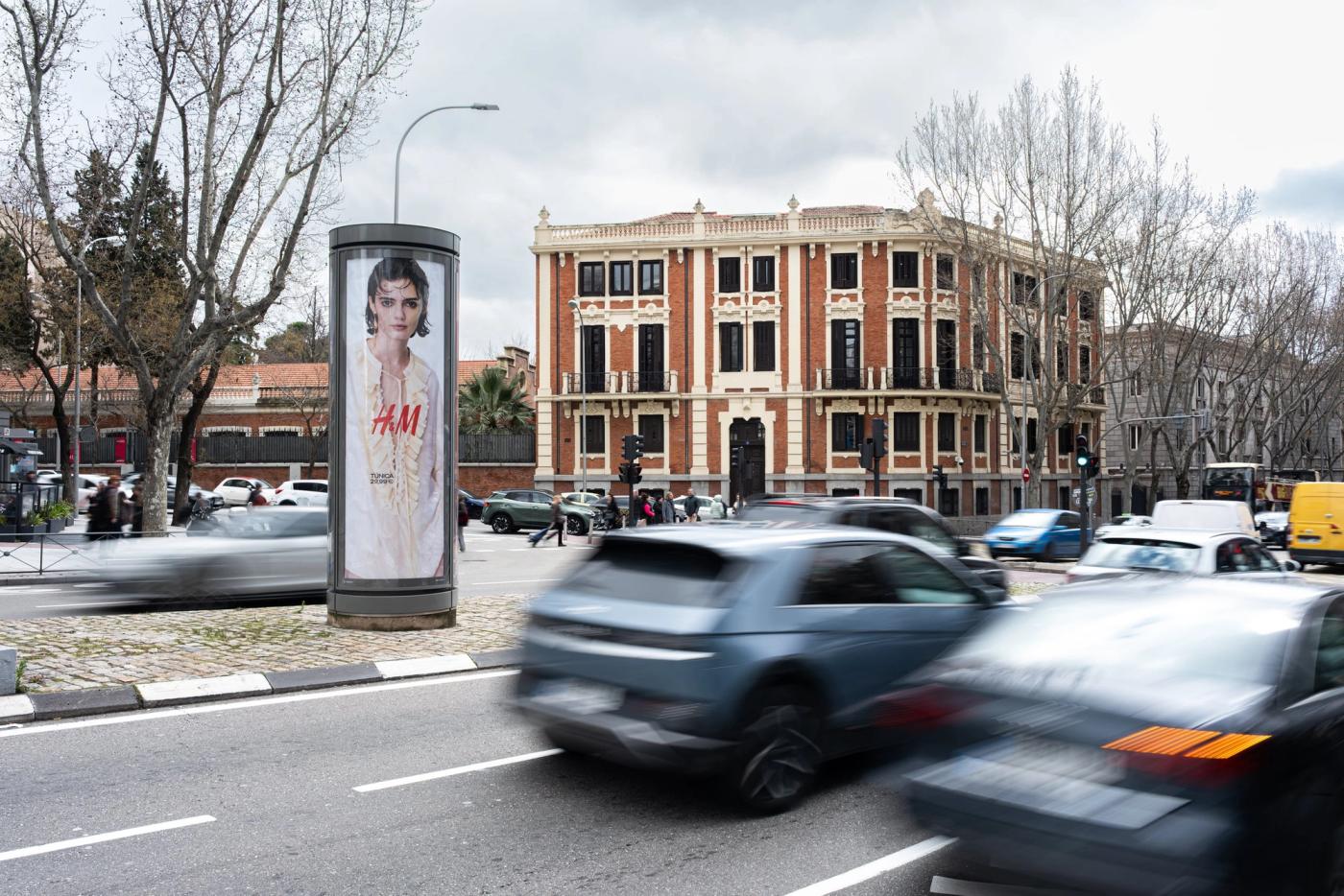 Columna publicitaria en Madrid · AMVIA