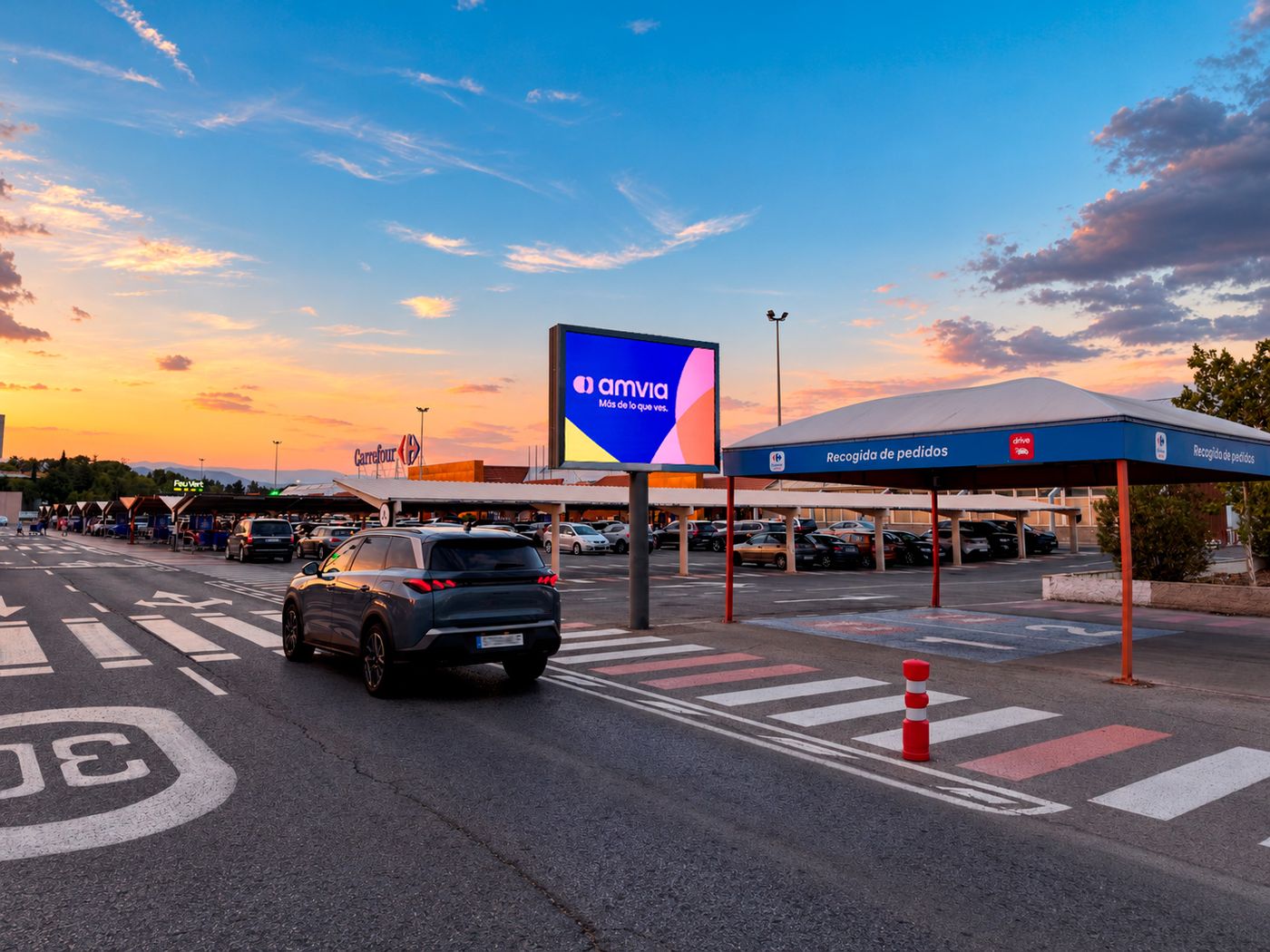 Pantalla digital Premium en Centros comerciales · AMVIA