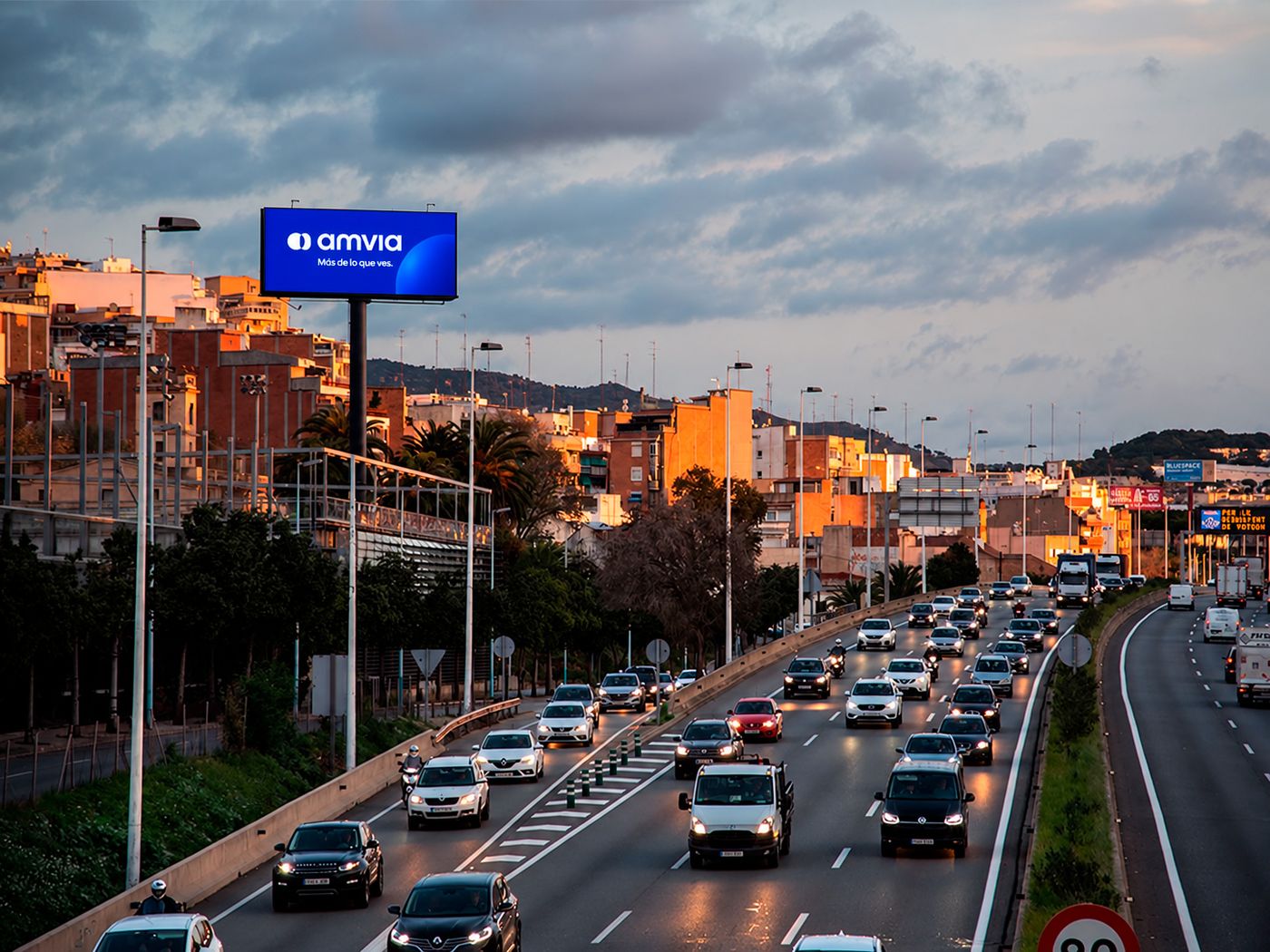 Monoposte led en Barcelona · AMVIA